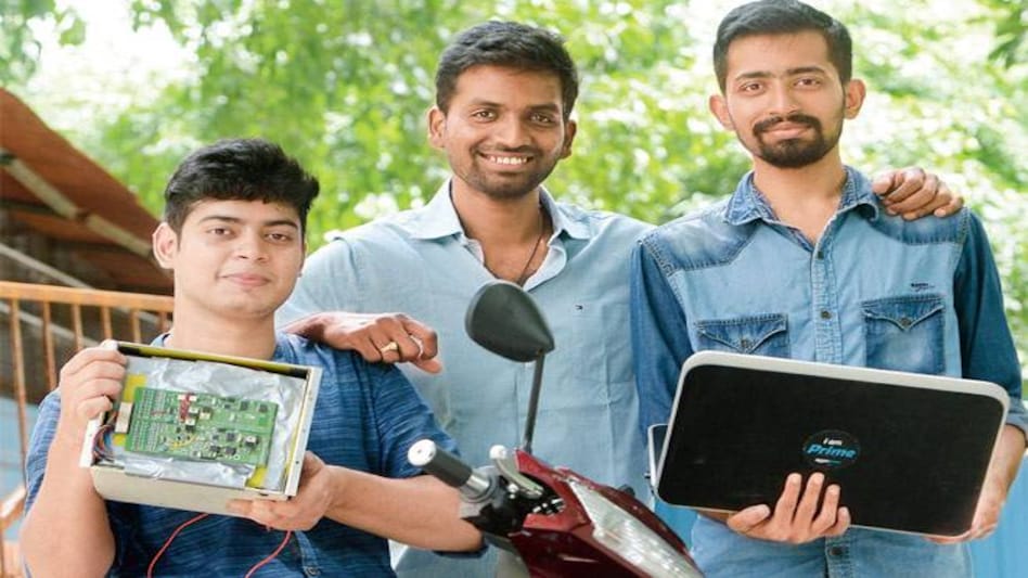 (L-R) Vecmocon's Nikesh Bisht, Adarshkumar B & Shivam Wankhede have designed AIbased battery for electric 2-wheeler maker Okinawa. (L-R) Vecmocon's Nikesh Bisht, Adarshkumar B & Shivam Wankhede have designed AIbased battery for electric 2-wheeler maker Okinawa.