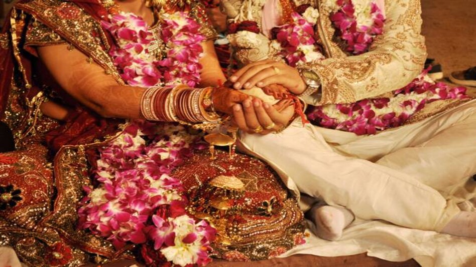 GST impact on wedding season: Jewellery, clothes, photography, venue to cost more, says ASSOCHAM GST impact on wedding season: Jewellery, clothes, photography, venue to cost more, says ASSOCHAM