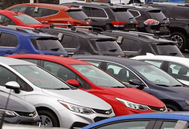 Centre advances BS-VI fuel rollout to April 2018 after Delhi becomes 'gas chamber', carmakers say not 'feasible'