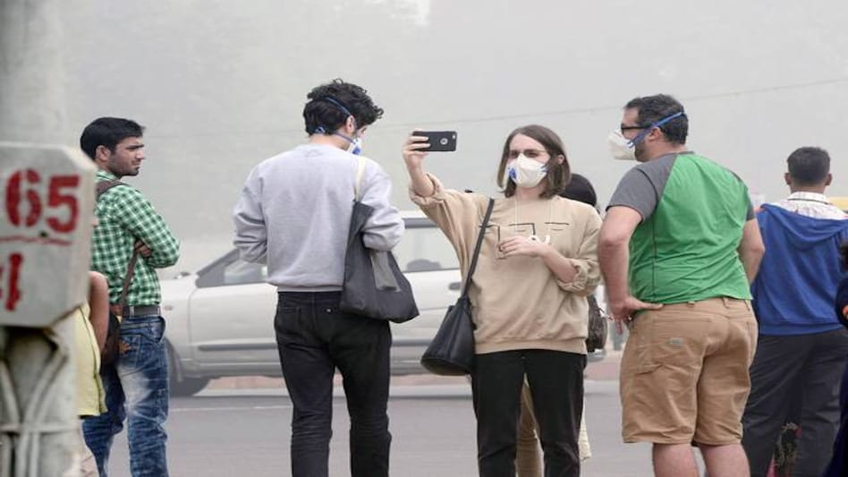 Air pollution: United Airlines suspends flights to Delhi Air pollution: United Airlines suspends flights to Delhi