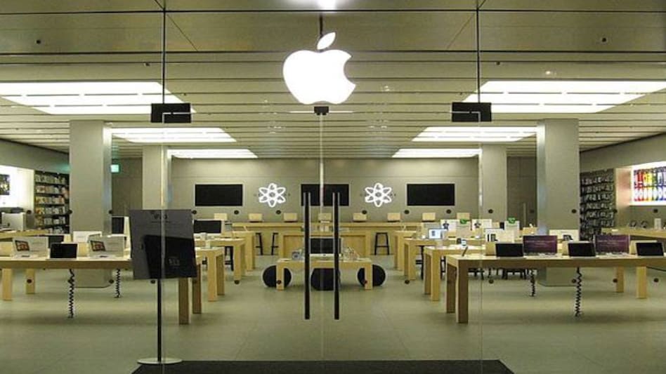 Overheated iPhone injures one in Zurich Apple Store Overheated iPhone injures one in Zurich Apple Store