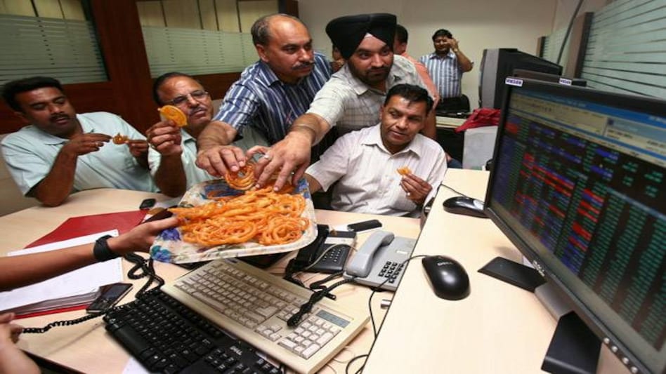 Sensex closes above 35,000 pts for first time, Nifty at 10,788; banking, IT stocks lead gains Sensex closes above 35,000 pts for first time, Nifty at 10,788; banking, IT stocks lead gains
