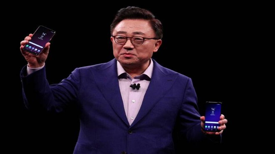 DJ Koh, Samsung Mobile Communications Business president with the Samsung Galaxy S9 and Galaxy S9+ during their launch event. Photo: Reuters DJ Koh, Samsung Mobile Communications Business president with the Samsung Galaxy S9 and Galaxy S9+ during their launch event. Photo: Reuters
