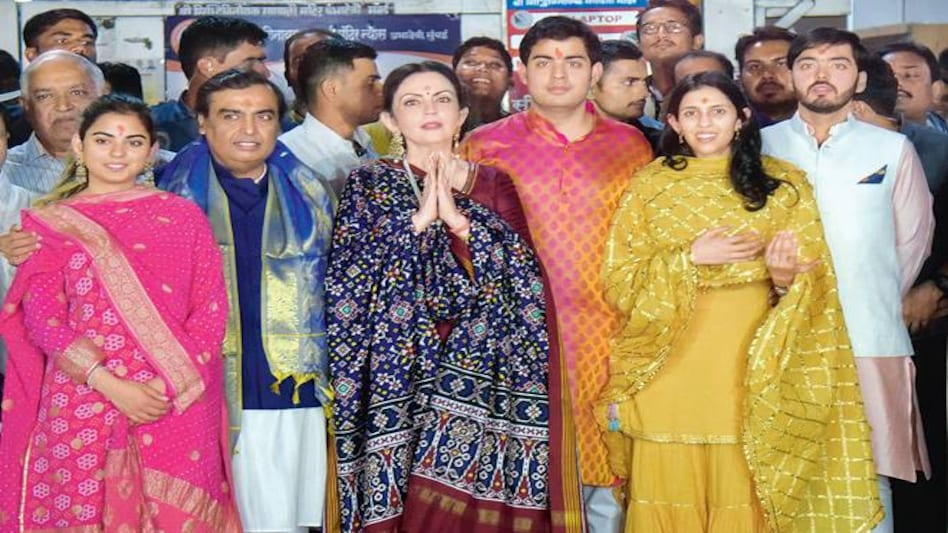 Mukesh Ambani's son Akash to wed schoolmate Shloka Mehta Mukesh Ambani's son Akash to wed schoolmate Shloka Mehta