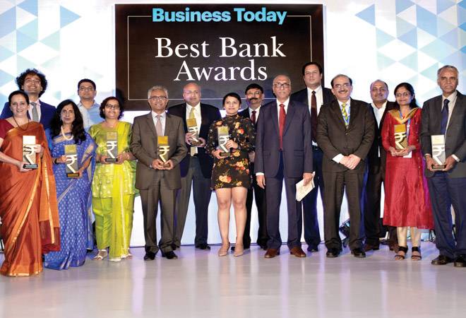 Winners of the Business Today-KPMG Best Banks Awards with S.S. Mundra, former Deputy Governor, Reserve Bank of India, and Prosenjit Datta, Editor, Business Today Winners of the Business Today-KPMG Best Banks Awards with S.S. Mundra, former Deputy Governor, Reserve Bank of India, and Prosenjit Datta, Editor, Business Today