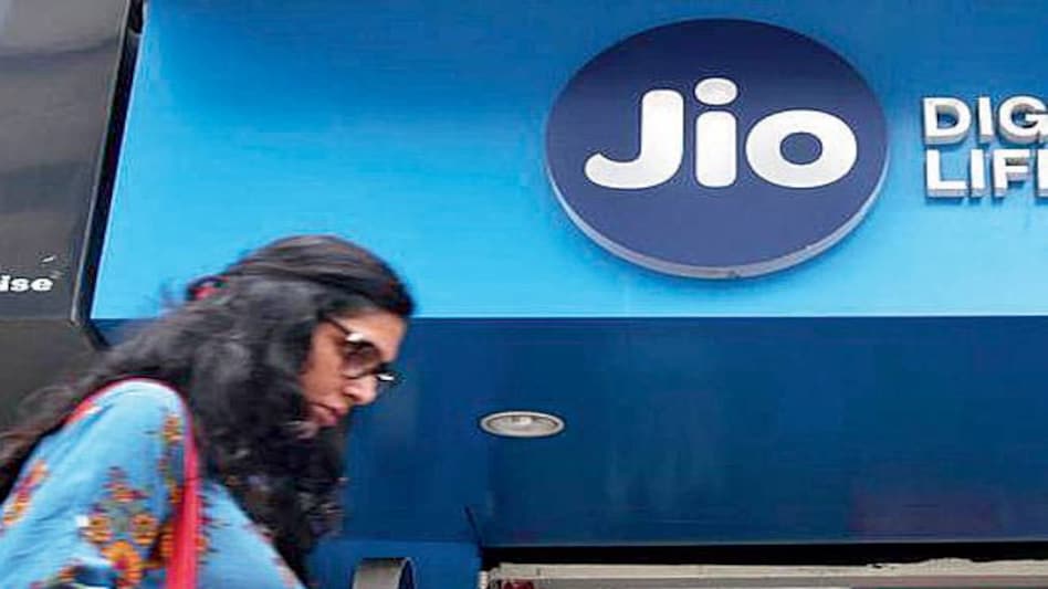 Reliance Jio, Saavn to combine forces to create $1 billion digital music platform Reliance Jio, Saavn to combine forces to create $1 billion digital music platform