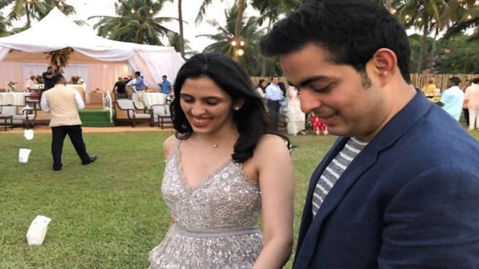 Mukesh Ambani's son Akash proposes to Shloka Mehta, wedding in early December Mukesh Ambani's son Akash proposes to Shloka Mehta, wedding in early December