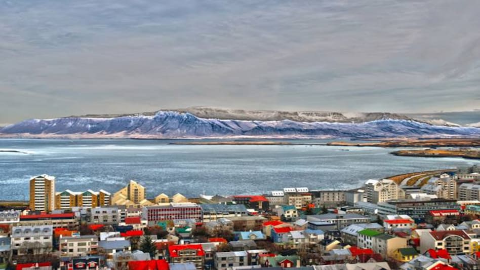 This airline will pay 2 friends to move to Iceland for 3 months, travel the world and work This airline will pay 2 friends to move to Iceland for 3 months, travel the world and work