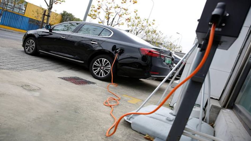 Charge a car every 3 km in cities, 50 km on highways Charge a car every 3 km in cities, 50 km on highways