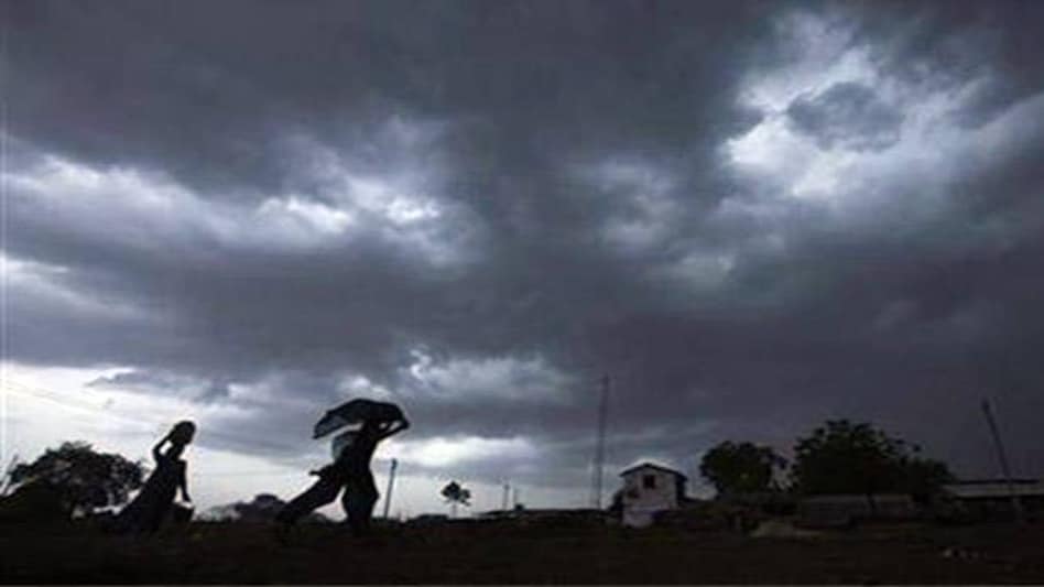 IMD issues thunderstorm, heavy rain warning in 13 states today IMD issues thunderstorm, heavy rain warning in 13 states today