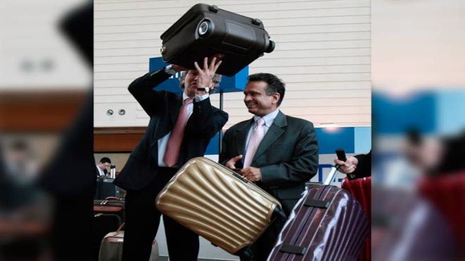 Samsonite International SA CEO Ramesh Tainwala (R) Samsonite International SA CEO Ramesh Tainwala (R)