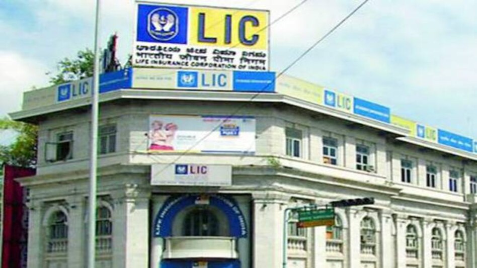 LIC to make open offer to IDBI Bank minority shareholders; bank's stock spikes 16% in 2 days LIC to make open offer to IDBI Bank minority shareholders; bank's stock spikes 16% in 2 days
