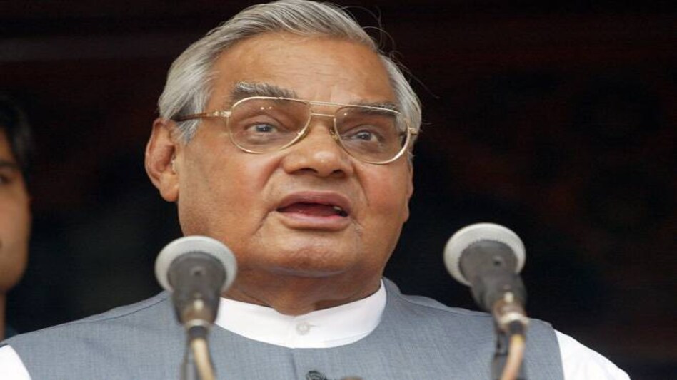 'I feel nervous in a women's college,' said Vajpayee 'I feel nervous in a women's college,' said Vajpayee