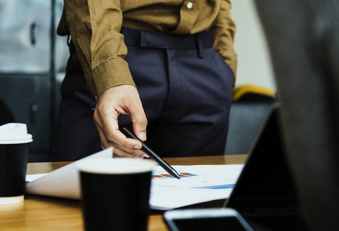 Committee suggests cap on independent directors' compensation