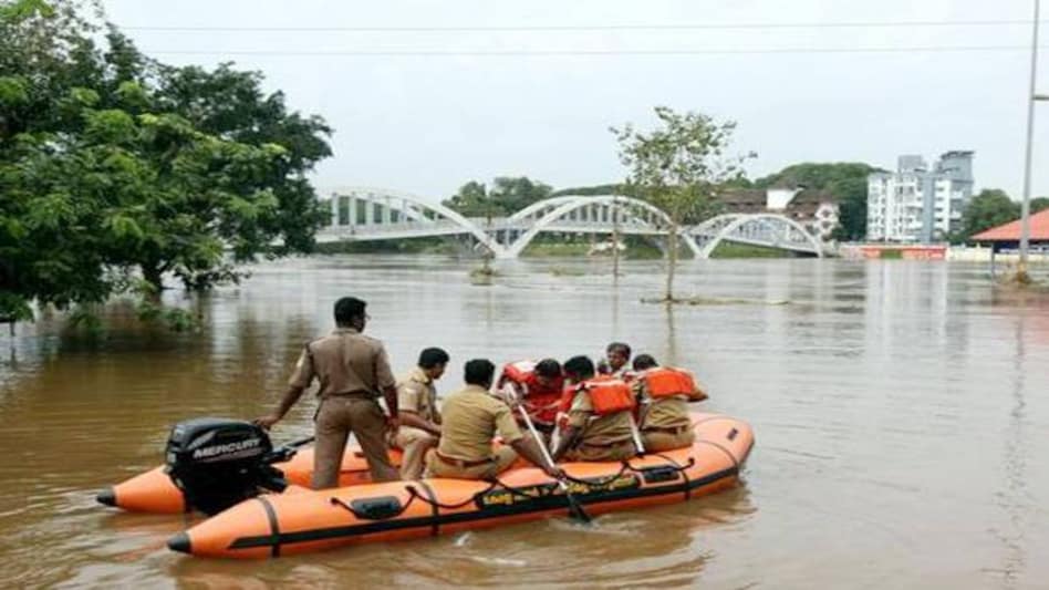 Kerala floods: Death toll mounts to 324, over 2 lakh shifted to relief camps Kerala floods: Death toll mounts to 324, over 2 lakh shifted to relief camps