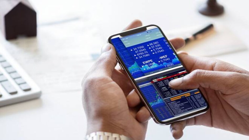 Investing online? Here's what you need to know Investing online? Here's what you need to know