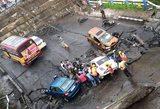 One dead, 19 injured as 40-year-old Kolkata bridge collapses