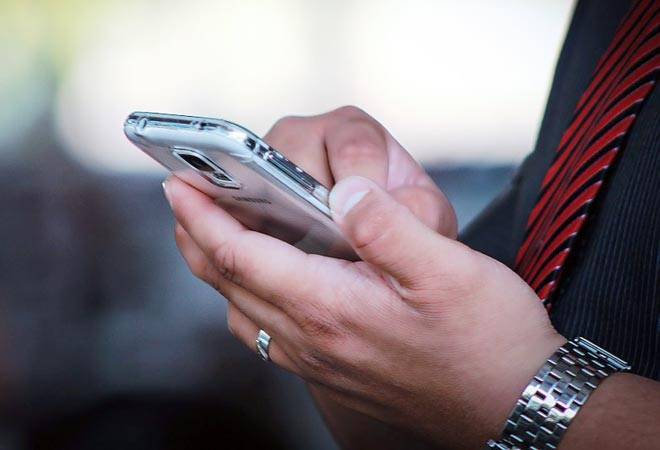 Smartphones to create massive $985 billion sales opportunity for financial services brands in India: Facebook-KPMG report