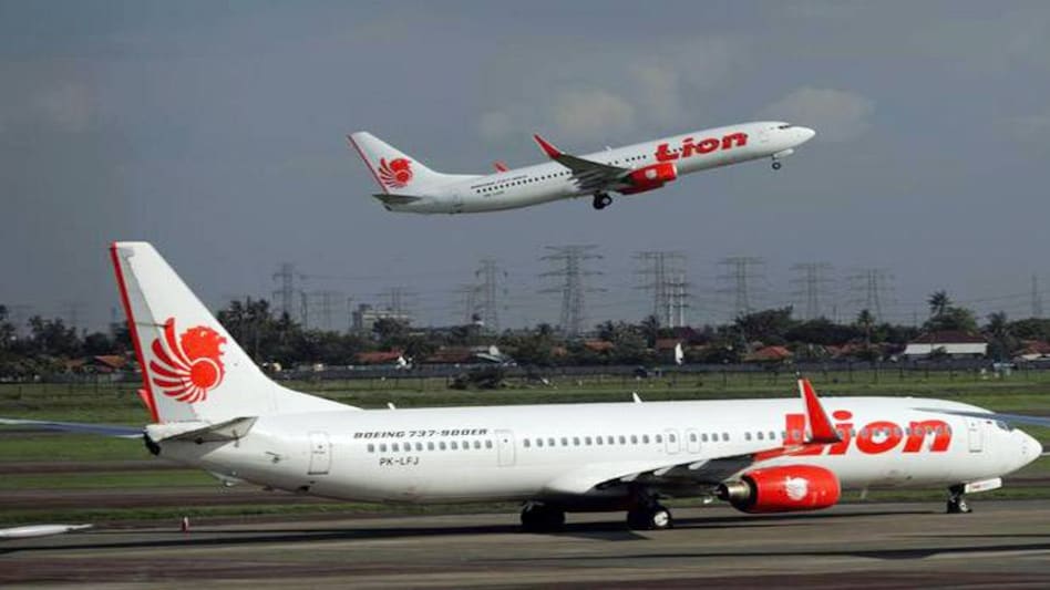 Indonesia's Lion Air passenger plane carrying 188 people crashes into sea Indonesia's Lion Air passenger plane carrying 188 people crashes into sea