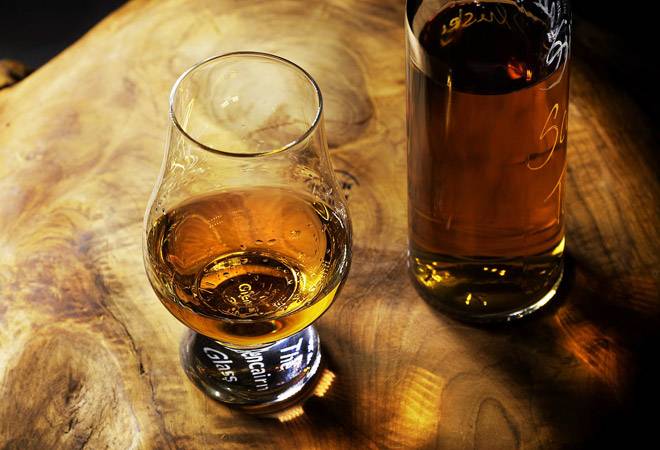 Booze on call! Home delivery of liquor to be made legal in Maharashtra Booze on call! Home delivery of liquor to be made legal in Maharashtra