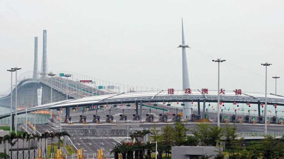 China's Xi opens world's longest sea bridge linking Hong Kong, Macau China's Xi opens world's longest sea bridge linking Hong Kong, Macau