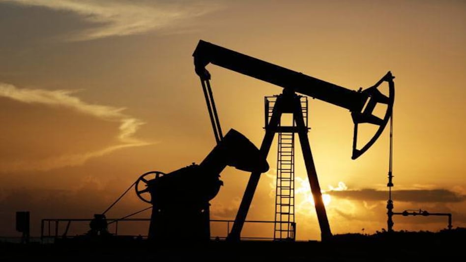 Crude oil falls a bit as Saudi and Russia quietly agree output rise, US stocks swell Crude oil falls a bit as Saudi and Russia quietly agree output rise, US stocks swell