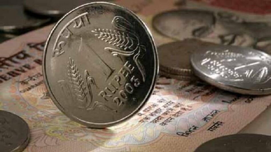 Rupee falls in early trade amid weaker domestic market Rupee falls in early trade amid weaker domestic market