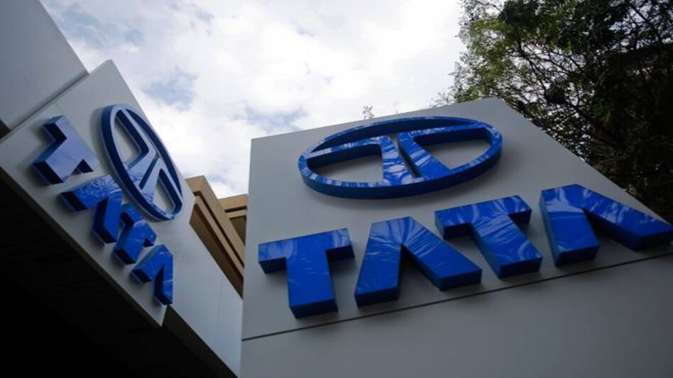 Tata Motors posts Rs 1,009 crore Q2 loss on weak JLR sales Tata Motors posts Rs 1,009 crore Q2 loss on weak JLR sales