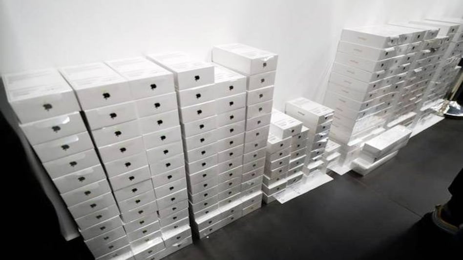 Apple Inc strives to increase sales among India's 1.3 billion customers Apple Inc strives to increase sales among India's 1.3 billion customers