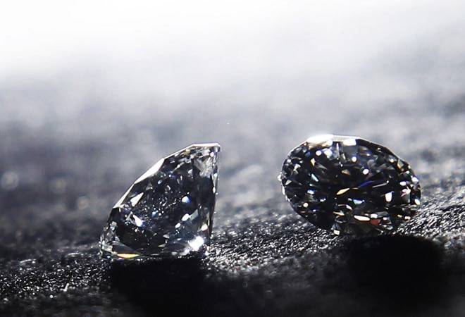 Asian couple steals diamond in Dubai, held in India