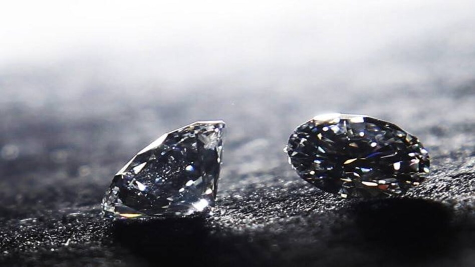 Asian couple steals diamond in Dubai, held in India Asian couple steals diamond in Dubai, held in India