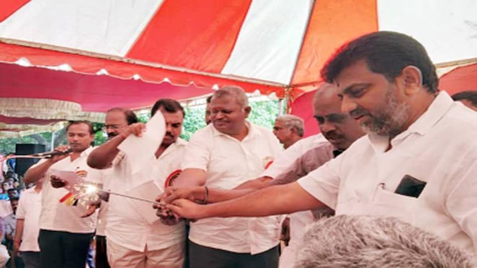 Fireworks traders hold a protest in Chennai against curbs. Fireworks traders hold a protest in Chennai against curbs.