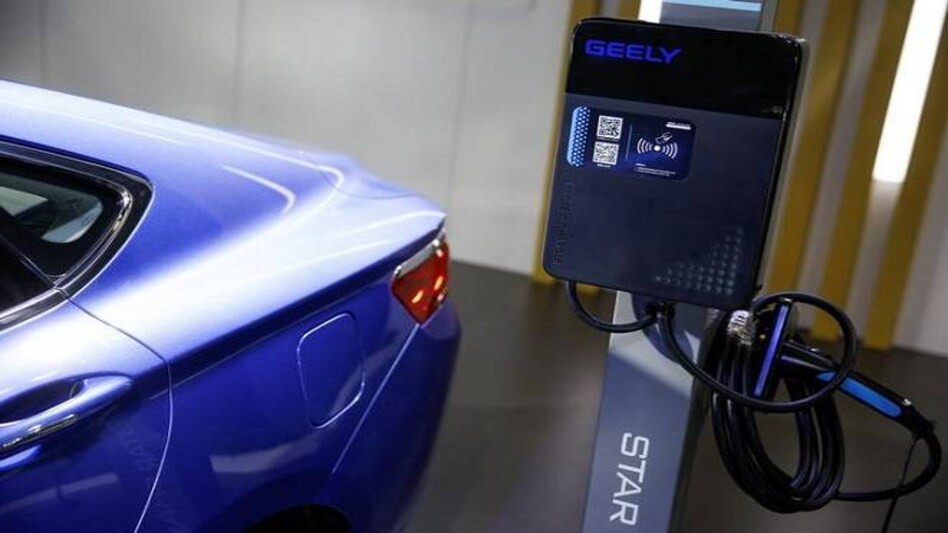 Govt to allow individuals to set up electric vehicle charging stations without licence Govt to allow individuals to set up electric vehicle charging stations without licence