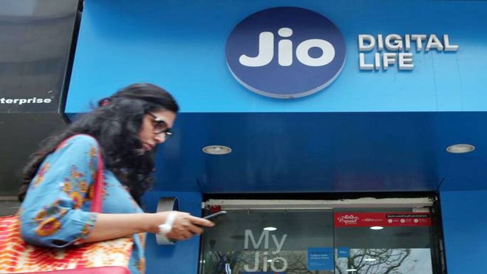 Reliance Jio makes the cut, others fail in Trai's call drop test on highway, rail routes Reliance Jio makes the cut, others fail in Trai's call drop test on highway, rail routes