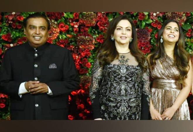 'Sir, Jio nahi chal raha', photographer tells Mukesh Ambani at Deepika-Ranveer wedding reception 'Sir, Jio nahi chal raha', photographer tells Mukesh Ambani at Deepika-Ranveer wedding reception