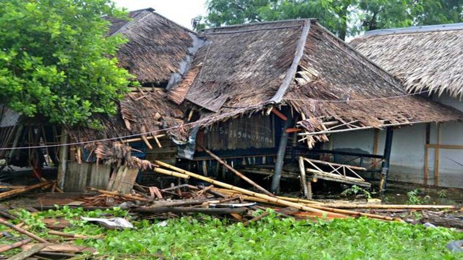 Volcano-triggered tsunami kills at least 43 people in Indonesia, hundreds injured Volcano-triggered tsunami kills at least 43 people in Indonesia, hundreds injured