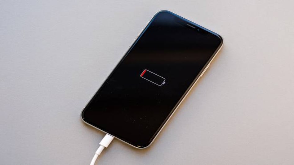 Apple offers battery replacement of iPhones for Rs 2,000 Apple offers battery replacement of iPhones for Rs 2,000