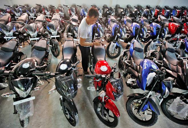 NITI Aayog, Heavy Industries Ministry differ over levy on two-wheelers to subsidise EVs NITI Aayog, Heavy Industries Ministry differ over levy on two-wheelers to subsidise EVs