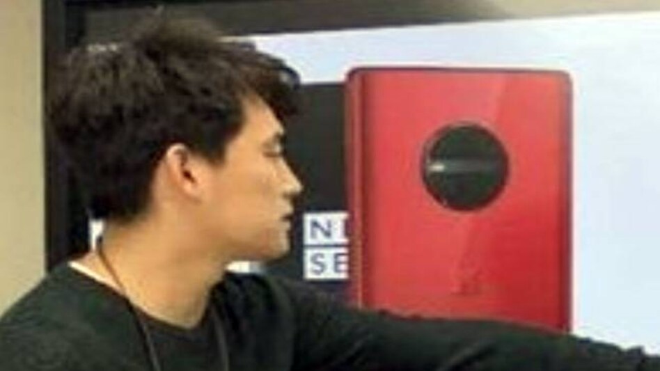 OnePlus 5G revealed? Leaked pics feature circular camera bump OnePlus 5G revealed? Leaked pics feature circular camera bump