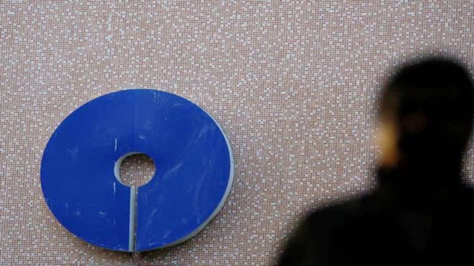 SBI to be removed as EPFO fund manager; stock down ahead of RBI policy outcome SBI to be removed as EPFO fund manager; stock down ahead of RBI policy outcome
