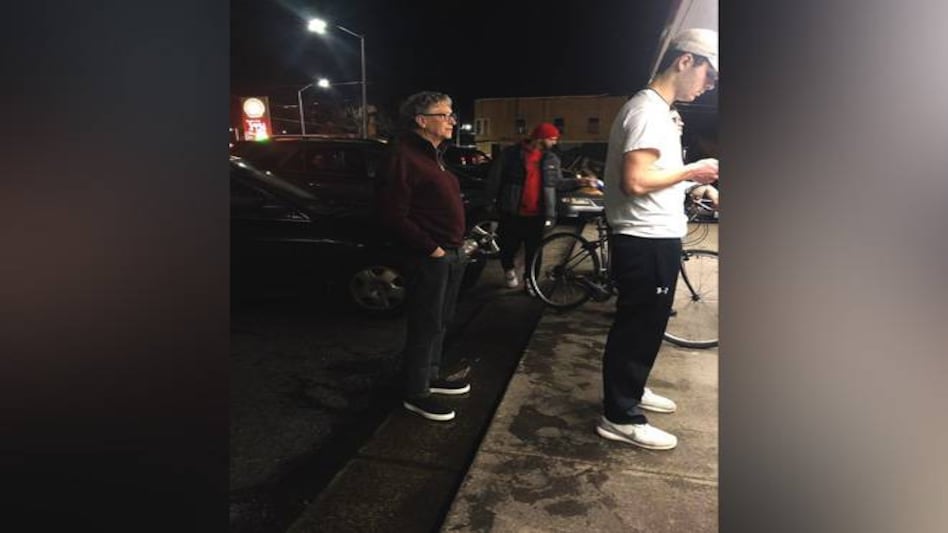 Bill Gates queues for a burger, wins hearts on internet! Bill Gates queues for a burger, wins hearts on internet!