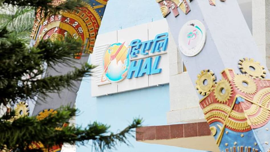 HAL borrows Rs 1,000 crore to pay salaries, suffers lowest cash balance in 14 years HAL borrows Rs 1,000 crore to pay salaries, suffers lowest cash balance in 14 years