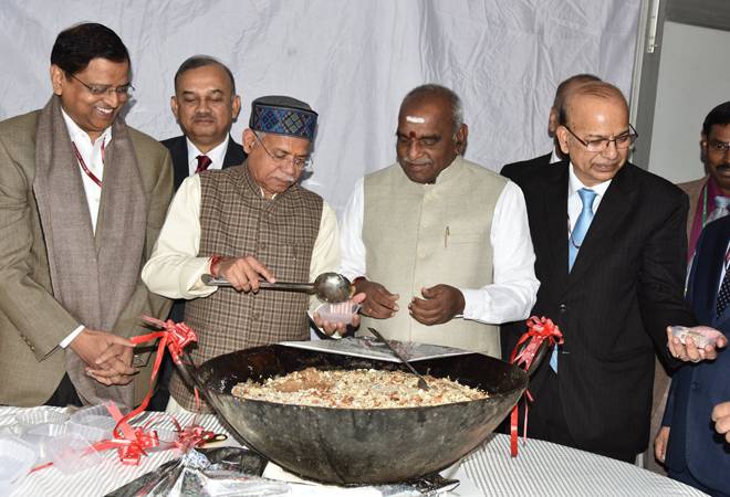 Both the MoS (Finance) Shiv Pratap Shukla and Pon Radhakrishnan jointly launched the Ceremony and shared the Halwa with the Ministry officials. Both the MoS (Finance) Shiv Pratap Shukla and Pon Radhakrishnan jointly launched the Ceremony and shared the Halwa with the Ministry officials.