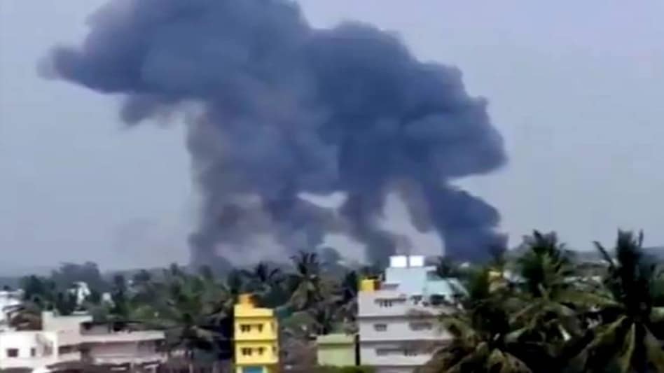 Aircraft crash: 2 jets of Surya Kiran Aerobatics Team crash in Bengaluru; 1 pilot dead Aircraft crash: 2 jets of Surya Kiran Aerobatics Team crash in Bengaluru; 1 pilot dead