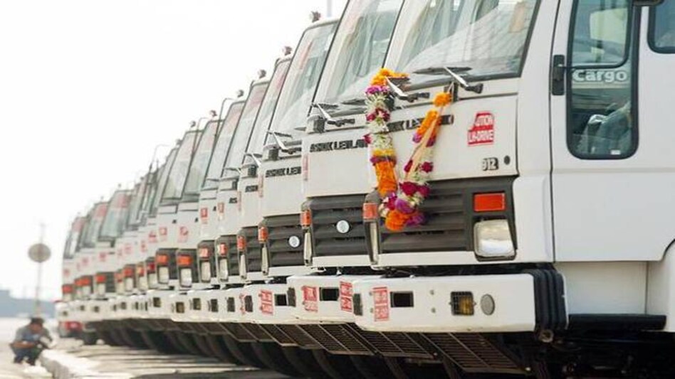 Ashok Leyland Q3 net profit dips 21 pc to Rs 381 cr Ashok Leyland Q3 net profit dips 21 pc to Rs 381 cr