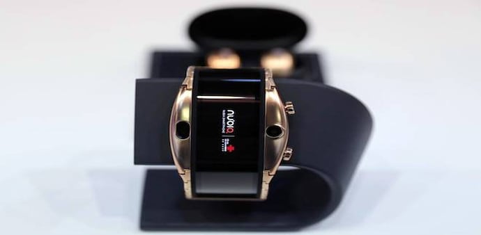 Nubia Alpha. a smartwatch with a flexible display Nubia Alpha. a smartwatch with a flexible display