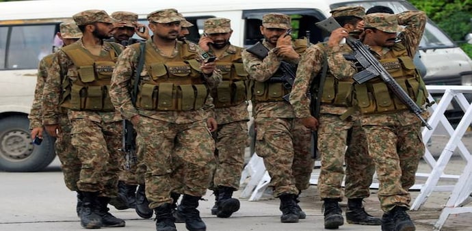 Pulwama Attack: Pakistan army held a press conference to clarify their stand amid rising tension on the border after Pulwama Attack that left 40 CRPF jawans dead. Photo credit: Reuters Pulwama Attack: Pakistan army held a press conference to clarify their stand amid rising tension on the border after Pulwama Attack that left 40 CRPF jawans dead. Photo credit: Reuters