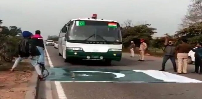 Pulwama terror attack: Protests near Amritsar/Ravinder Singh Robin Pulwama terror attack: Protests near Amritsar/Ravinder Singh Robin