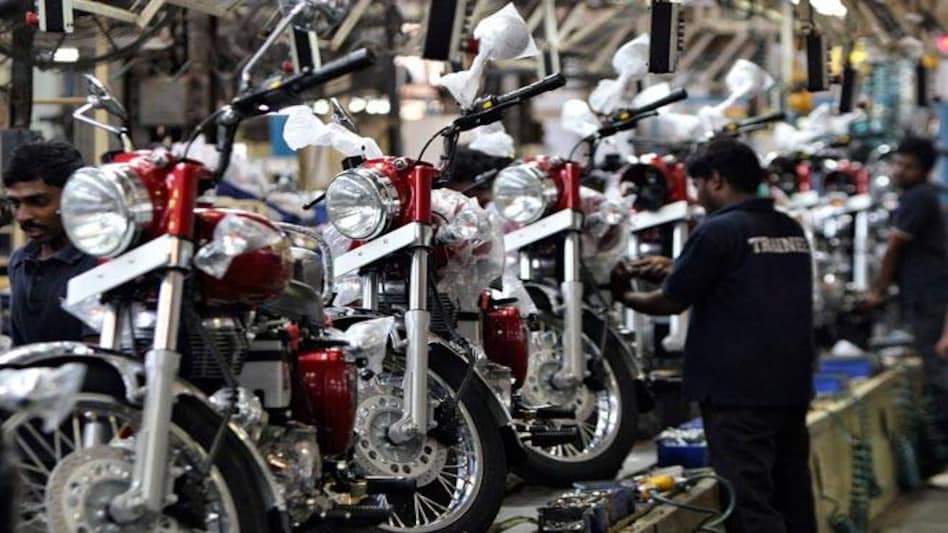 The company's two-wheeler arm Royal Enfield posted 3 per cent rise in revenue from operations at Rs 2,341 crore as compared to Rs 2,269 crore in the same period last fiscal. The company's two-wheeler arm Royal Enfield posted 3 per cent rise in revenue from operations at Rs 2,341 crore as compared to Rs 2,269 crore in the same period last fiscal.