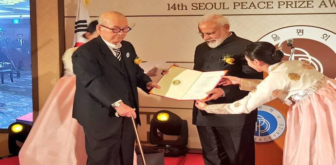 PM Modi in South Korea, receives Seoul Peace Prize/PIB PM Modi in South Korea, receives Seoul Peace Prize/PIB